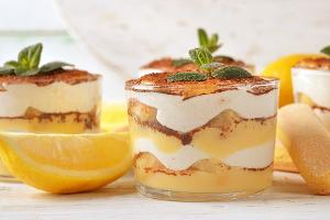 Süßer Twist: Zitronen-Tiramisu im Glas