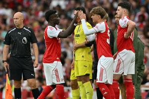 Arsenal an der Spitze - mit einem 15-Jährigen