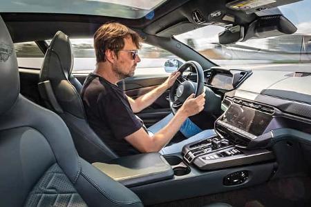 Aston Martin Vanquish V; Cockpit