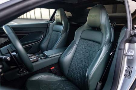 Aston Martin Vanquish V, Sitze