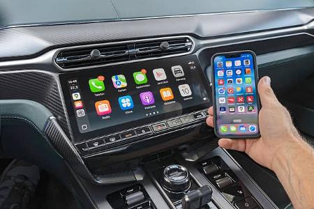 Aston Martin Vanquish V, Apple Car play