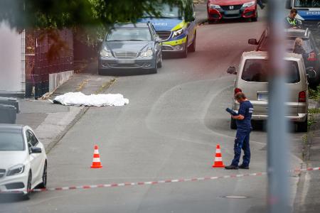 Eine zunächst in Menden festgenommene Frau ist wieder auf freiem Fuß. Bei ihr lässt sich laut Staatsanwaltschaft keine Tatbeteiligung feststellen.
