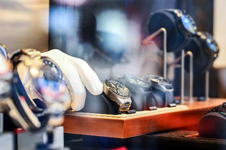 Juweliere nehmen verstärkt Interesse junger Kundschaft wahr. 