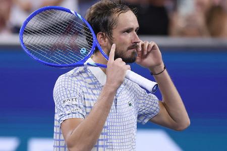 Irre Wende bleibt aus: Medwedew nach Zwischenfall raus