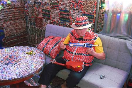 Das Sammel- und Klebeprojekt begann vor rund 15 Jahren.