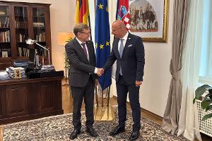 Außenminister Johann Wadephul (CDU) wird von seinem kroatischen Kollegen Gordan Grlic Radman in der Hauptstadt Zagreb zum Antrittsbesuch empfangen.