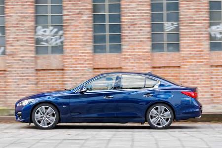 Infiniti Q50S 3.0t, Seitenansicht