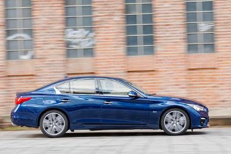 Infiniti Q50S 3.0t, Seitenansicht