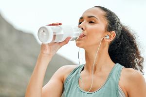Wasservergiftung: Kann man zu viel trinken?