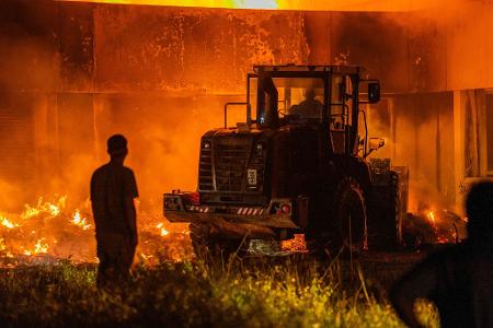 Das Parlamentsgebäude wurde fast völlig zerstört.