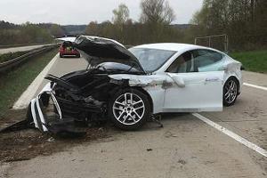 UB Unfall Tesla E-Auto