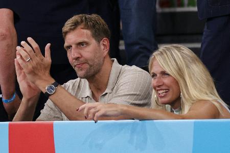 Nowitzki und Mavericks eröffnen Basketballplatz in Würzburg