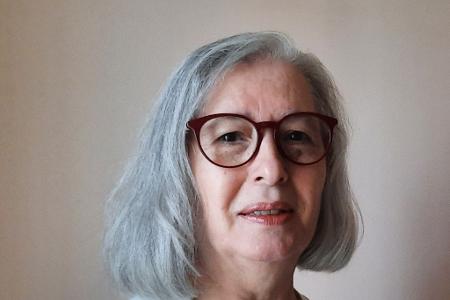 Die Frauenrechtlerin Berrin Sönmez hat aus Protest ihr Kopftuch abgelegt. 