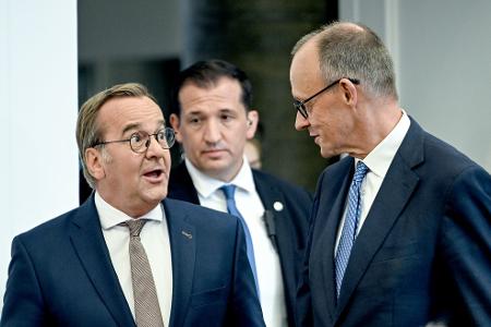 Pressekonferenz nach Kabinettssitzung im Bendlerblock