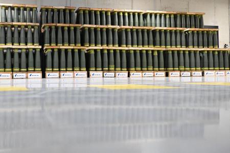 Sie können bis zu 40 Kilometer weit geschossen werden: Artilleriemunition von Rheinmetall.