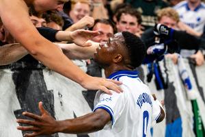 Moukoko schießt Kopenhagen in die Champions League