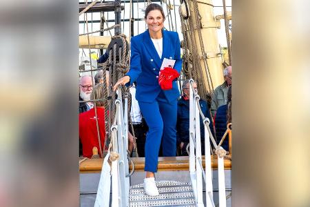 Kronprinzessin Victoria strahlt im maritimen Look