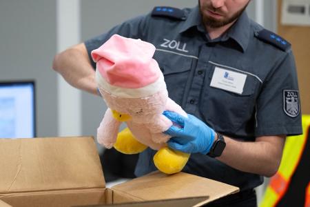 Im vergangenen Jahr schritten die Zollbehörden in der EU laut einem Bericht knapp 400.000 Mal ein und führten Dokumentenkontrollen, physische Kontrollen oder Labortests durch. (Symbolbild)