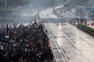 In vielen Landesteilen gibt es seit Tagen heftige Proteste.