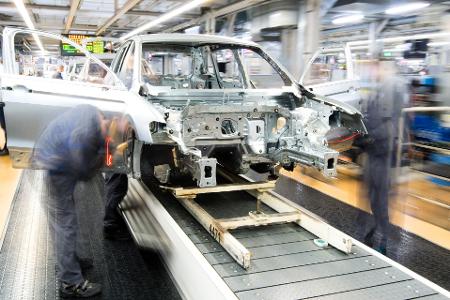 Die Arbeitslosenzahlen steigen in der Regel über den Sommer, weil Unternehmen vor den Ferien weniger einstellen und Ausbildungsverhältnisse enden. (Archivbild)