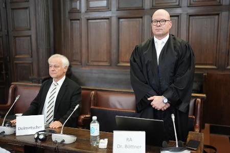 Sascha Böttner (r.) ist der Verteidiger des israelischen Angeklagten.