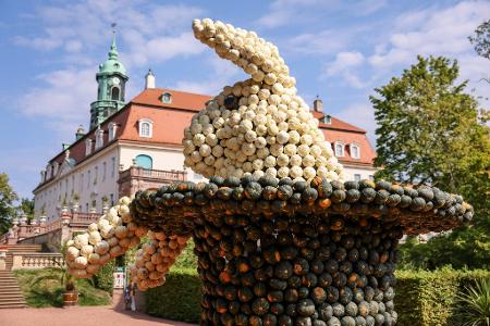 Entstanden sind bis zu vier Meter hohe Figuren. 