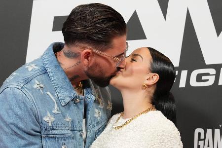 Vor der Hochzeit: Leyla und Mike Heiter tanzen im Regen