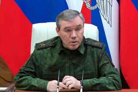 Der russische Generalstabschef Waleri Gerassimow kündigt Angriffe gegen die Ukraine auf gesamter Front bis Herbst an.
