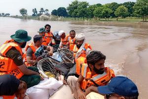 Sintflutartige Regenfälle haben 2.000 Dörfer in Punjab überschwemmt. 