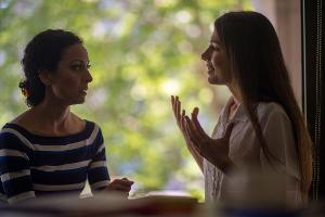 Viele kennen Situationen, in denen das Gegenüber in einen Redeschwall verfällt. Das ist oft keine Unhöflichkeit oder Desinteresse - sondern ein Mangel an echtem Kontakt.