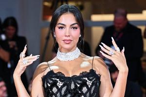 Georgina Rodriguez setzt in Venedig ihren Verlobungsring in Szene