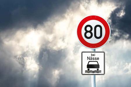 Verkehrsschild Tempolimit 