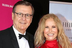 Katja Burkard im Hochzeitsoutfit: Viele Promis gratulieren