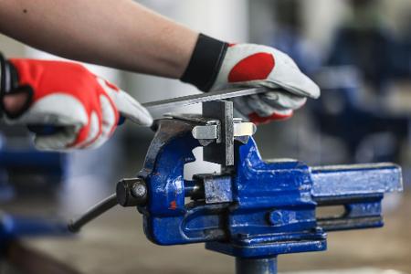 Viele Firmen erfüllen nach einer Studie nicht den Informationsbedarf von potenziellen Bewerberinnen und Bewerbern. (Archivbild)