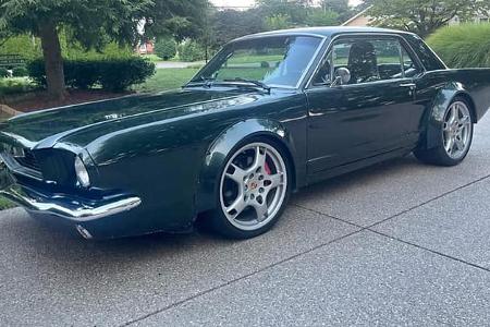 Kombination Ford Mustang und Porsche 911