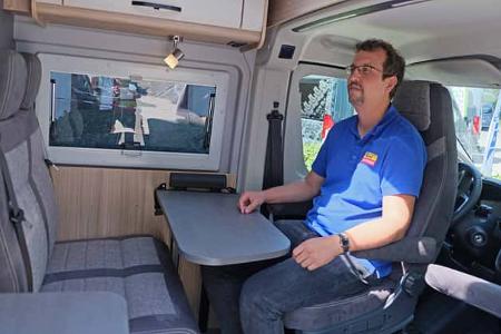 f_ Pössl Summit 600 L, Sitzgruppe, Mann