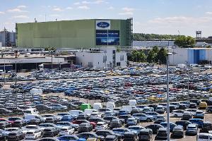 Das Angebot an Ford-Neuwagen auf dem Gelände des Kölner Werks ist groß, die Nachfrage aber hat noch Luft nach oben.