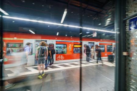 Pendeln gehört für Studenten oft zum Alltag. (Symbolbild)