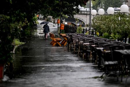 Die Lage für das Gastgewerbe bleibt schwierig. Die Branche machte im Juli eigenen Angaben zufolge ein deutliches Umsatzminus.