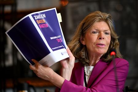 Dehoga-Hauptgeschäftsführerin Ingrid Hartges präsentiert die Halbjahreszahlen der Branche.