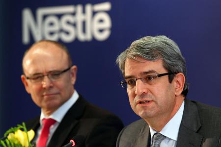 Der entlassene Nestle-Manager Laurent Freixe (rechts) - hier auf einer Pressekonferenz 2012