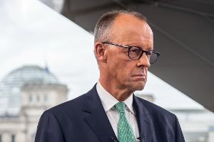 Der Kanzler stellt klar: Es gibt noch keine Pläne für die Entsendung deutscher Soldaten in die Ukraine.