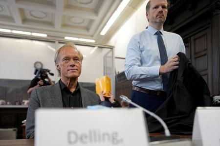 Delling und sein Verteidiger vor dem Landgericht.