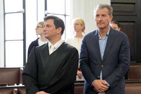 Blocks-Ex-Mann Stephan Hensel und sein Anwalt.