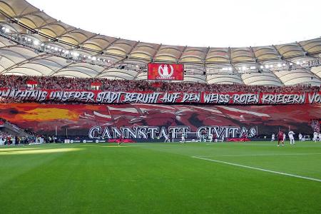 Bundesliga: VfB Stuttgart vs. FC Augsburg - 'Das Vermächtnis unserer Stadt beruht auf den weiß-roten Kriegern vom Neckar' steht auf einem übergroßen Schriftzug in der Heimkurve des VfB Stuttgart am 33. Spieltag der Bundesliga-Saison 2024/25 gegen den FC Augsburg.