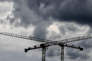 Die deutsche Wirtschaft wird nach Einschätzung des Ifo-Instituts in diesem und im nächsten Jahr schwächer wachsen als erwartet. (Symbolbild)