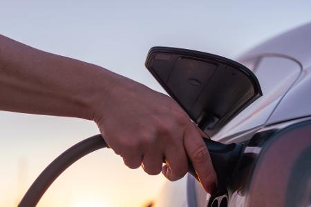 Über die Grenzen elektrisch: Ladesäulen in Deutschlands Nachbarländern