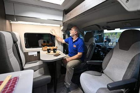 f_Benivan_144_UP_Innenraum