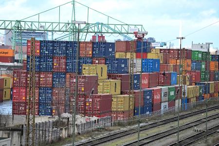 Die deutschen Exporteure stehen unter Druck - nicht zuletzt wegen des Zollstreits mit den USA