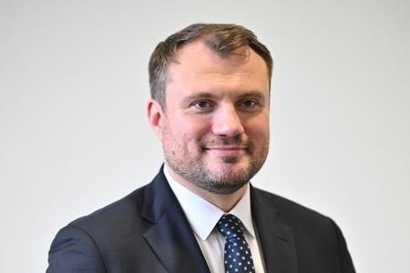 Brandenburgs Wirtschaftsminister Daniel Keller (SPD) wirbt mit einer neuen Kampagne für Zuzüge aus Westdeutschland. (Archivbild)